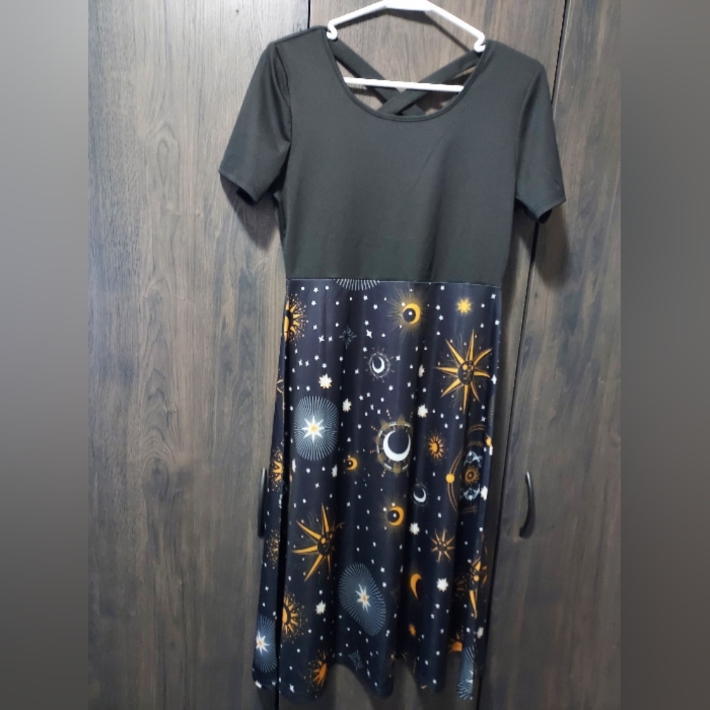 Sun Moon Star Galaxy Dress Short Sleeve High Waisted Belted A-Line Midi Dress - Picture 5 of 5